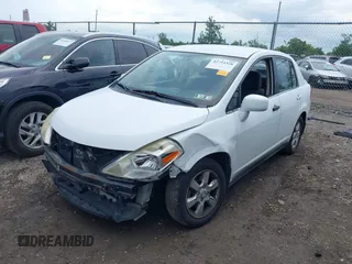 2008 Nissan Versa S с VIN 3N1BC11E48L398119, выставлен на аукционе IAAI как лот 42754328 с пробегом 179 056 миль миль и . История ставок и продаж доступна на DreamBid. Изображение 2.
