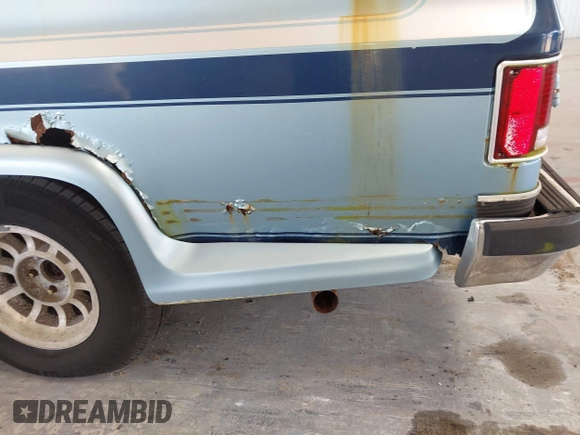 1989 GMC Suburban with VIN 1GKER16K7KF509078, listed as a IAAI auction lot 42593032 with 86,175 mi miles and . Bid and sale history available at DreamBid. Image 6.