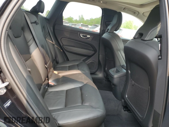 2025 Volvo XC60 Core z VIN YV4M12RJ7S1002361, wystawiony jako Copart lot #57670975 z przebiegiem 6 318 mil mil oraz Szkoda całkowita • Salvage title. Historia ofert i sprzedaży dostępna na DreamBid. Obrazek 11.