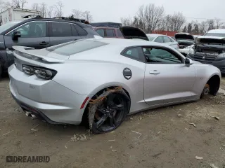 2019 Chevrolet Camaro 2SS with VIN 1G1FH1R75K0121319, listed as a Copart auction lot 43817715 with 32,851 mi miles and Salvage Title. Bid and sale history available at carsss.com. Image 3.