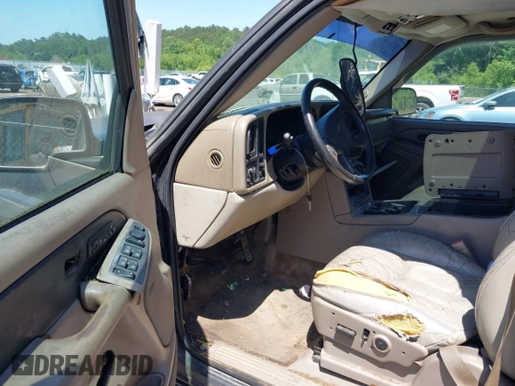 2004 Chevrolet Tahoe LS z VIN 1GNEC13Z44R197874, wystawiony jako IAAI lot #42324824 z przebiegiem Nie podano mil oraz . Historia ofert i sprzedaży dostępna na DreamBid. Obrazek 5.