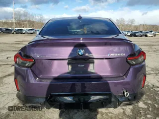 2022 BMW 2 Series M240i xDrive z VIN 3MW53CM09N8C49139, wystawiony jako Copart lot #87320934 z przebiegiem 26 753 mil mil oraz Szkoda całkowita • Salvage title. Historia ofert i sprzedaży dostępna na DreamBid. Obrazek 6.