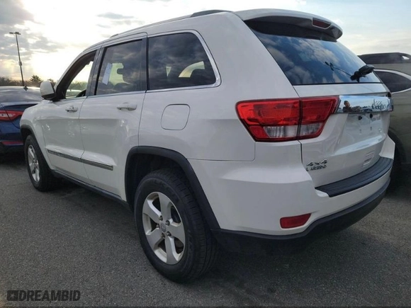 2011 Jeep Grand Cherokee Laredo with VIN 1J4RR4GG1BC669834, listed as a IAAI auction lot 42019804 with 173,943 mi miles. Bid and sale history available at carsss.com. Image 3.