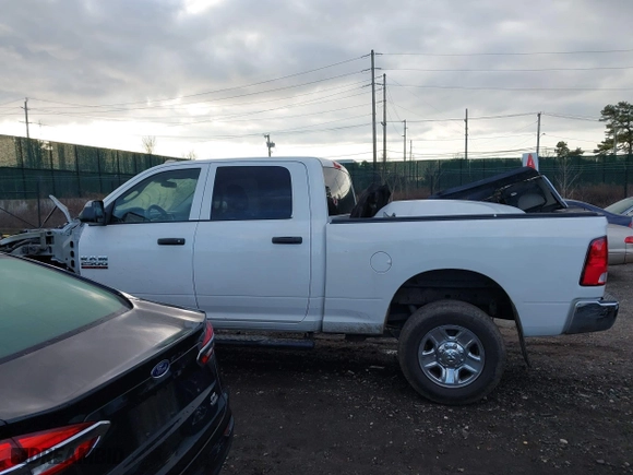 2018 Ram 2500 Tradesman with VIN 3C6UR5CJ4JG147600, listed as a IAAI auction lot 41514148 with 115,289 mi miles. Bid and sale history available at carsss.com. Image 14.