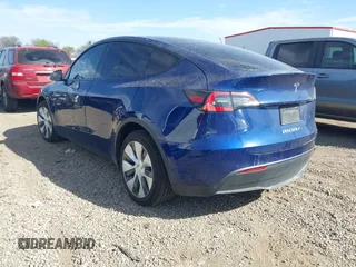 2021 Tesla Model Y Standard Range z VIN 5YJYGDED6MF107711, wystawiony jako IAAI lot #41794384 z przebiegiem 86 934 mil mil oraz . Historia ofert i sprzedaży dostępna na DreamBid. Obrazek 3.