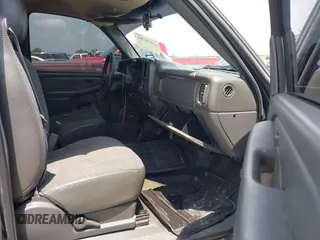 2006 Chevrolet Silverado 1500 Work Truck with VIN 1GCEC14X76Z107688, listed as a IAAI auction lot 42058705 with 160,152 mi miles. Bid and sale history available at carsss.com. Image 5.