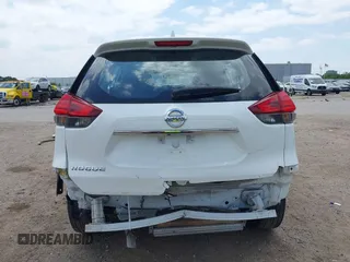 2017 Nissan Rogue SV z VIN KNMAT2MT9HP520132, wystawiony jako IAAI lot #42053408 z przebiegiem 91 867 mil mil oraz . Historia ofert i sprzedaży dostępna na DreamBid. Obrazek 17.