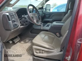 2019 Chevrolet Silverado 3500HD LTZ z VIN 1GC4KXEY4KF195894, wystawiony jako Copart lot #50650835 z przebiegiem 98 476 mil mil oraz Szkoda całkowita • Salvage title. Historia ofert i sprzedaży dostępna na DreamBid. Obrazek 7.