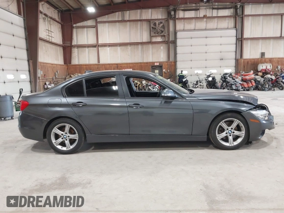 2013 BMW 3 Series 328i xDrive с VIN WBA3B5G50DNP40353, выставлен на аукционе IAAI как лот 42425411 с пробегом 112 879 миль миль и . История ставок и продаж доступна на DreamBid. Изображение 13.
