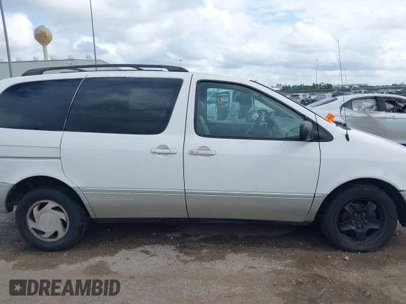 1999 Toyota Sienna LE with VIN 4T3ZF13C1XU152733, listed as a IAAI auction lot 40819395 with 184,540 mi miles. Bid and sale history available at carsss.com. Image 13.