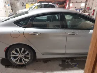 2015 Chrysler 200 S z VIN 1C3CCCBB4FN720602, wystawiony jako IAAI lot #41394048 z przebiegiem 137 706 mil mil oraz . Historia ofert i sprzedaży dostępna na DreamBid. Obrazek 13.