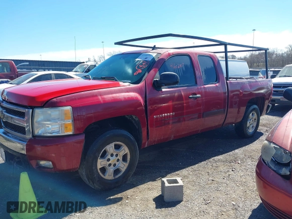 2007 Chevrolet Silverado 1500 LT w/1LT with VIN 2GCEC19C071686992, listed as a IAAI auction lot 41602817 with 395,297 mi miles. Bid and sale history available at carsss.com. Image 14.