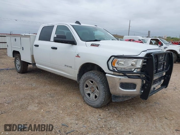 2022 Ram 2500 Tradesman z VIN 3C6UR5HL1NG213746, wystawiony jako IAAI lot #41917608 z przebiegiem 133 775 mil mil oraz . Historia ofert i sprzedaży dostępna na DreamBid. Obrazek 1.