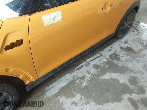 2017 MINI Convertible Cooper S z VIN WMWWG9C31H3C81428, wystawiony jako IAAI lot #42192920 z przebiegiem 75 861 mil mil oraz . Historia ofert i sprzedaży dostępna na DreamBid. Obrazek 19.