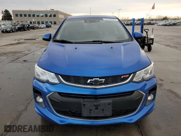 2019 Chevrolet Sonic LT z VIN 1G1JD5SB3K4148300, wystawiony jako Copart lot #52169025 z przebiegiem 59 689 mil mil oraz Szkoda całkowita • Salvage title. Historia ofert i sprzedaży dostępna na DreamBid. Obrazek 5.