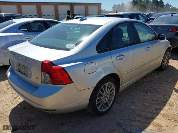 2010 Volvo S40 with VIN YV1382MS7A2497738, listed as a IAAI auction lot 41854740 with 186,608 mi miles. Bid and sale history available at carsss.com. Image 4.
