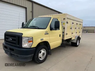 2021 Ford Econoline Cargo with VIN 1FDXE4FN8MDC34245, listed as a Copart auction lot 52241605 with 70,916 mi miles and Clean Title. Bid and sale history available at DreamBid. Image 2.