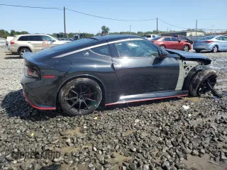 2024 Nissan Z Nismo z VIN JN1BZ4CH9RM361100, wystawiony jako Copart lot #71038744 z przebiegiem 3393 mil mil oraz Szkody całkowita. Historia ofert i sprzedaży dostępna na DreamBid. Obrazek 3.