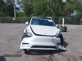 2022 Tesla Model Y Long Range with VIN 7SAYGDEE0NF423327, listed as a IAAI auction lot 41941114 with 29,559 mi miles and . Bid and sale history available at carsss.com. Image 6.