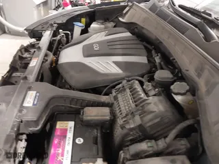 2017 Hyundai Santa Fe Limited Ultimate with VIN KM8SRDHF6HU206583, listed as a IAAI auction lot 41344261 with 167,766 mi miles. Bid and sale history available at carsss.com. Image 10.