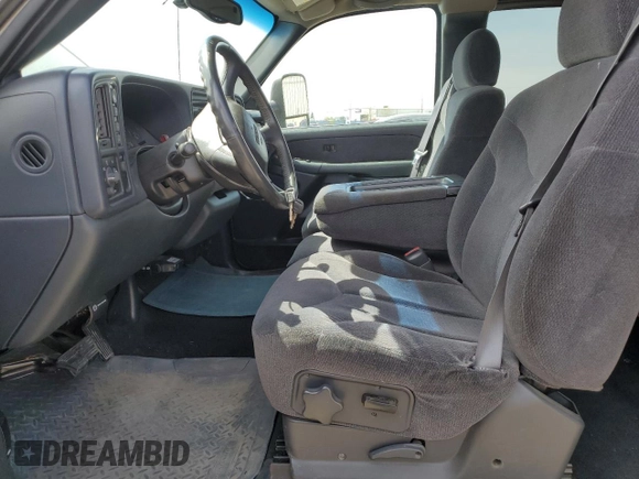 2000 GMC Sierra 2500 SLE z VIN 1GTGK29U1YE324924, wystawiony jako Copart lot #56182795 z przebiegiem 349 358 mil mil oraz Szkoda całkowita • Salvage title. Historia ofert i sprzedaży dostępna na DreamBid. Obrazek 7.