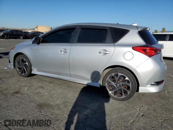 2016 Scion iM z VIN JTNKARJE1GJ505887, wystawiony jako Copart lot #88695115 z przebiegiem 137 491 mil mil oraz Szkoda całkowita • Salvage title. Historia ofert i sprzedaży dostępna na DreamBid. Obrazek 2.