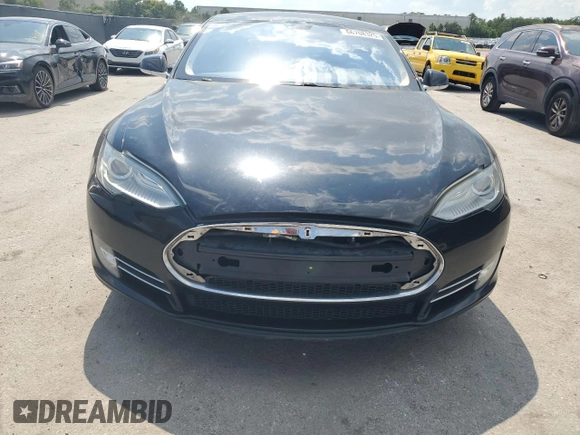 2013 Tesla Model S z VIN 5YJSA1DN6DFP20864, wystawiony jako Copart lot #66708325 z przebiegiem 179 928 mil mil oraz Czysty tytuł • Clean title. Historia ofert i sprzedaży dostępna na DreamBid. Obrazek 5.