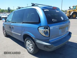 2007 Dodge Caravan SE with VIN 1D4GP25R17B172715, listed as a IAAI auction lot 42147718 with Not Provided miles and . Bid and sale history available at carsss.com. Image 3.