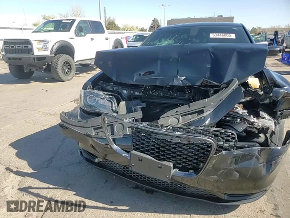 2022 Chrysler 300 S z VIN 2C3CCABG1NH115945, wystawiony jako Copart lot #53446005 z przebiegiem 58 184 mil mil oraz Szkoda całkowita • Salvage title. Historia ofert i sprzedaży dostępna na DreamBid. Obrazek 14.