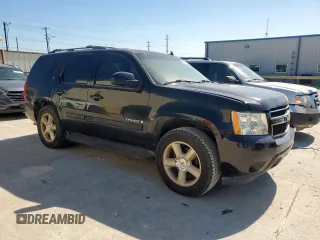 2008 Chevrolet Tahoe 2LT z VIN 1GNFC13028R252785, wystawiony jako Copart lot #56244945 z przebiegiem 283 328 mil mil oraz Czysty tytuł • Clean title. Historia ofert i sprzedaży dostępna na DreamBid. Obrazek 4.