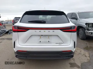 2025 Lexus NX 450h+ Luxury z VIN JTJHKCFZ1S2043125, wystawiony jako IAAI lot #42062361 z przebiegiem 24 902 mil mil oraz . Historia ofert i sprzedaży dostępna na DreamBid. Obrazek 16.