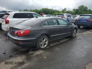 2010 Volkswagen CC Luxury z VIN WVWHL7AN7AE526188, wystawiony jako Copart lot #59014795 z przebiegiem 130 981 mil mil oraz Czysty tytuł • Clean title. Historia ofert i sprzedaży dostępna na DreamBid. Obrazek 3.