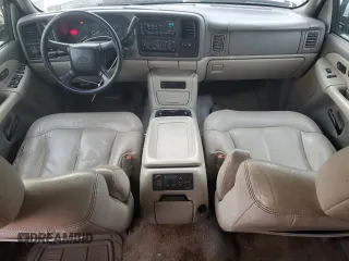 2000 Chevrolet Suburban LT with VIN 3GNFK16T3YG208884, listed as a Copart auction lot 48656935 with 377,458 mi miles and Salvage Title. Bid and sale history available at carsss.com. Image 8.
