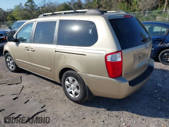 2008 Kia Sedona LX with VIN KNDMB233086261988, listed as a IAAI auction lot 41612389 with 170,947 mi miles. Bid and sale history available at carsss.com. Image 3.