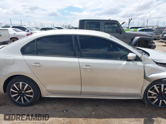 2011 Volkswagen Jetta SE с VIN 3VWBZ7AJ5BM396034, выставлен на аукционе IAAI как лот 42224986 с пробегом 208 344 миль миль и . История ставок и продаж доступна на DreamBid. Изображение 13.