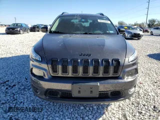 2017 Jeep Cherokee Altitude z VIN 1C4PJLAS0HW578220, wystawiony jako Copart lot #84244064 z przebiegiem 32 618 mil mil oraz Szkoda całkowita • Salvage title. Historia ofert i sprzedaży dostępna na DreamBid. Obrazek 5.