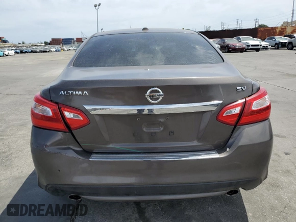 2017 Nissan Altima SV z VIN 1N4AL3AP5HC122605, wystawiony jako Copart lot #55948535 z przebiegiem 101 575 mil mil oraz Szkoda całkowita • Salvage title. Historia ofert i sprzedaży dostępna na DreamBid. Obrazek 6.