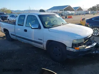 1999 Chevrolet Silverado 1500 LS with VIN 1GCEC19V4XZ108466, listed as a IAAI auction lot 41818802 with 1 mi miles. Bid and sale history available at carsss.com. Image 1.