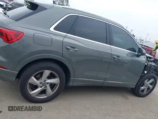 2020 Audi Q3 Premium z VIN WA1AECF32L1061271, wystawiony jako IAAI lot #42038795 z przebiegiem 23 902 mil mil oraz . Historia ofert i sprzedaży dostępna na DreamBid. Obrazek 14.