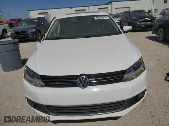 2014 Volkswagen Jetta TDI w/Premium/Nav z VIN 3VWLL7AJ8EM365466, wystawiony jako Copart lot #48739245 z przebiegiem 146 374 mil mil oraz Szkoda całkowita • Salvage title. Historia ofert i sprzedaży dostępna na DreamBid. Obrazek 5.