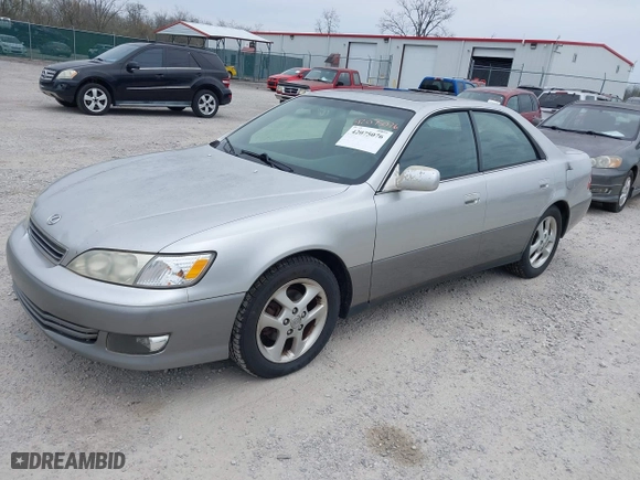 2001 Lexus ES 300 with VIN JT8BF28G015112689, listed as a IAAI auction lot 42075076 with 241,147 mi miles. Bid and sale history available at carsss.com. Image 2.