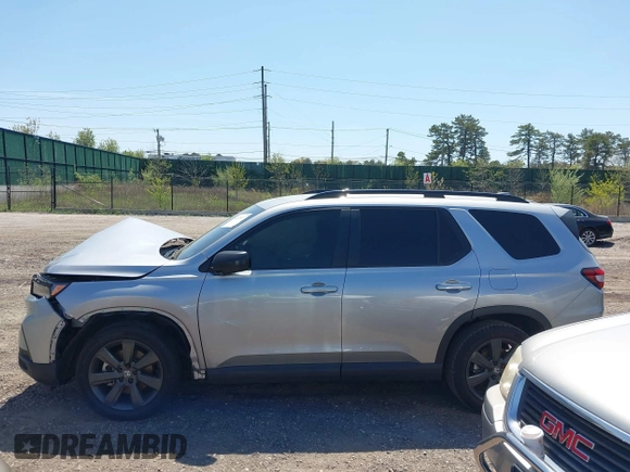 2025 Honda Pilot Sport z VIN 5FNYG1H38SB017782, wystawiony jako IAAI lot #42128117 z przebiegiem 11 920 mil mil oraz . Historia ofert i sprzedaży dostępna na DreamBid. Obrazek 14.