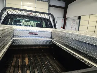 2014 Ford F-150 XL z VIN 1FTFX1EF0EKG11800, wystawiony jako IAAI lot #42362601 z przebiegiem 259 519 mil mil oraz . Historia ofert i sprzedaży dostępna na DreamBid. Obrazek 1.