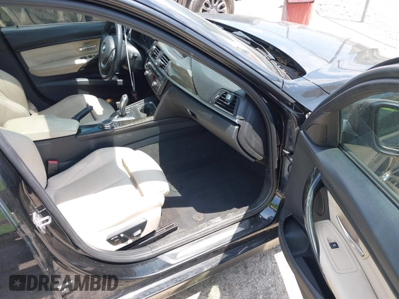 2015 BMW 3 Series 328i с VIN WBA3A5G5XFNS85209, выставлен на аукционе IAAI как лот 42428368 с пробегом 171 557 миль миль и . История ставок и продаж доступна на DreamBid. Изображение 5.