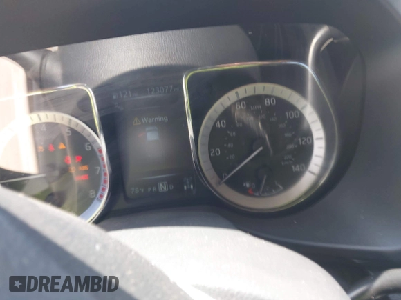 2017 Nissan Titan SV z VIN 1N6AA1E55HN551578, wystawiony jako IAAI lot #42392063 z przebiegiem 123 077 mil mil oraz . Historia ofert i sprzedaży dostępna na DreamBid. Obrazek 7.