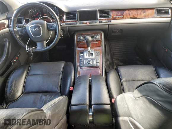 2006 Audi A8 4.2L z VIN WAUML44E46N025255, wystawiony jako Copart lot #48436035 z przebiegiem 150 567 mil mil oraz Tytuł czysty. Historia ofert i sprzedaży dostępna na DreamBid. Obrazek 8.
