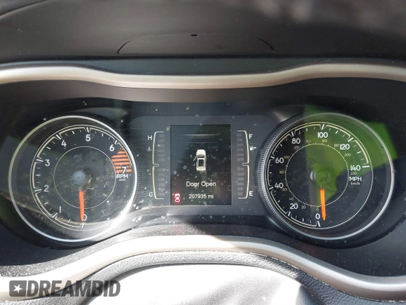 2017 Jeep Cherokee Sport z VIN 1C4PJLAB3HW643514, wystawiony jako IAAI lot #41596841 z przebiegiem 207 935 mil mil oraz . Historia ofert i sprzedaży dostępna na DreamBid. Obrazek 7.