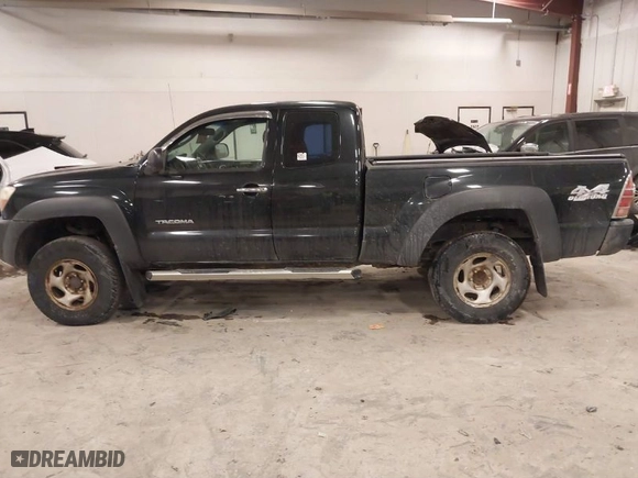 2008 Toyota Tacoma with VIN 5TEUU42N58Z554216, listed as a IAAI auction lot 41455173 with 253,609 mi miles. Bid and sale history available at carsss.com. Image 15.