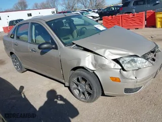 2007 Ford Focus S with VIN 1FAFP34N47W298854, listed as a IAAI auction lot 41814627 with 126,781 mi miles. Bid and sale history available at carsss.com. Image 1.