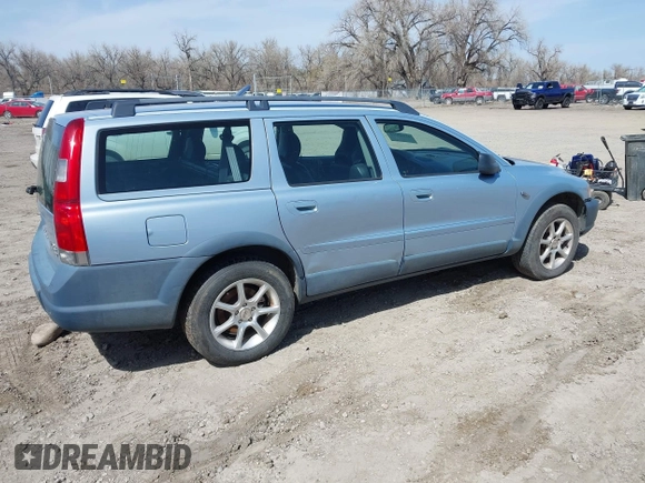 2002 Volvo V70 with VIN YV1SZ58D721072520, listed as a IAAI auction lot 41942015 with 264,549 mi miles. Bid and sale history available at carsss.com. Image 4.